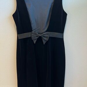 Elegant Black Sleeveless Dress vintage Shelli Segal 12P V-back prom wedding